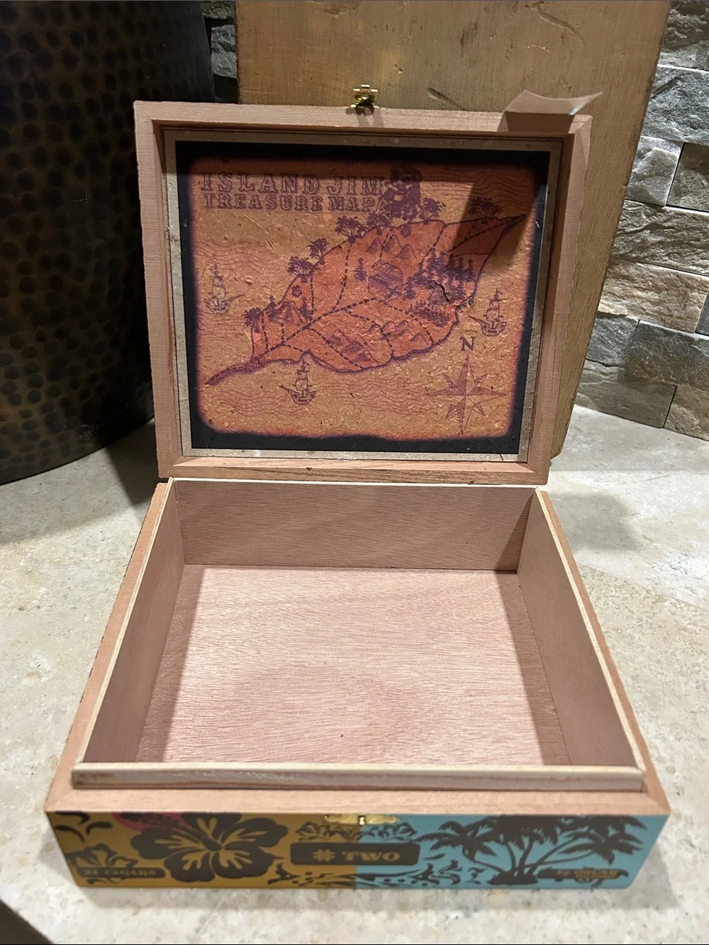 ISLAND JIM #2 Empty Cigar Box